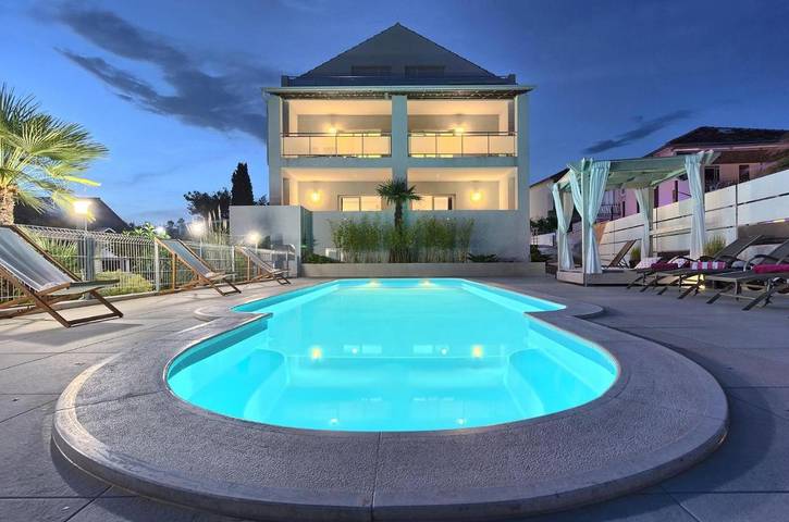 Villa für 12 Personen, mit Pool und Garten sowie Ausblick - 1