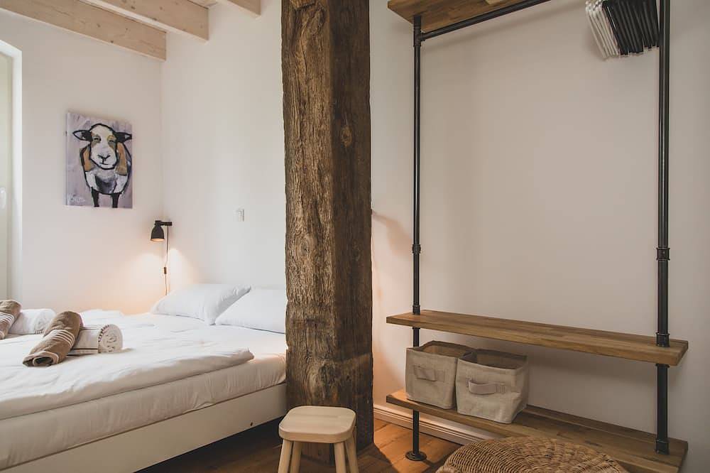 Entire apartment, \"Relaxing vacation at the historic Gulfhof Boomgaarden on the North Sea!\" in Upleward, Krummhörn