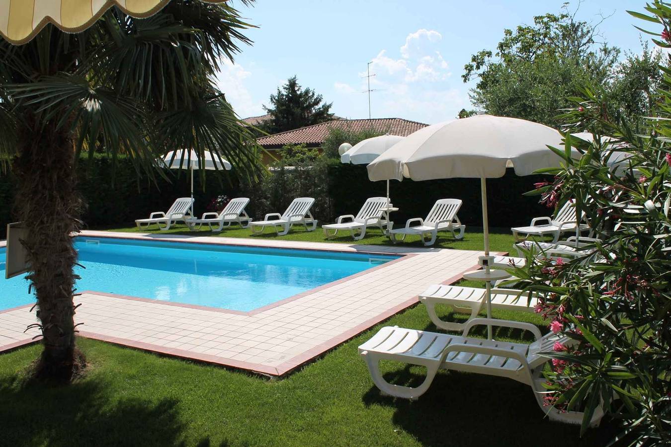 Appartement de vacances entier, Appartement de vacances avec balcon et piscine  in Lazise, Montagnes autour du lac de Garde