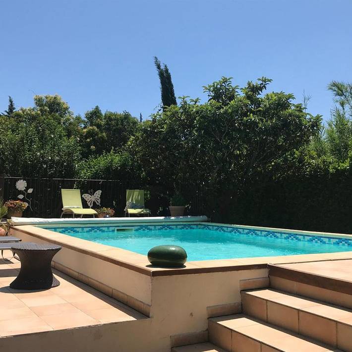 Maison de vacances pour 7 personnes, avec Balcon et Jacuzzi ainsi que Terrasse et Jardin à Sarrians