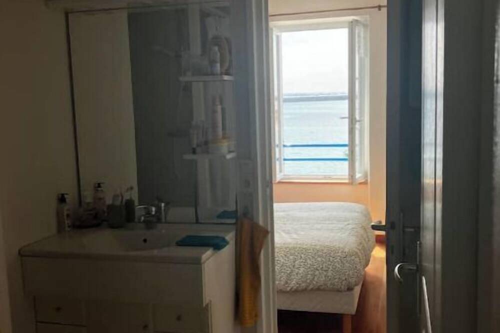 Appartement entier, Appartement à louer face à la mer.idéal pour se reposer et se ressourcer in Île de Batz, Ceinture Dorée