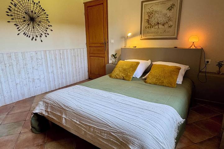 Gîte pour 8 personnes, avec terrasse ainsi que piscine et jardin, animaux acceptés à Villedieu - 3