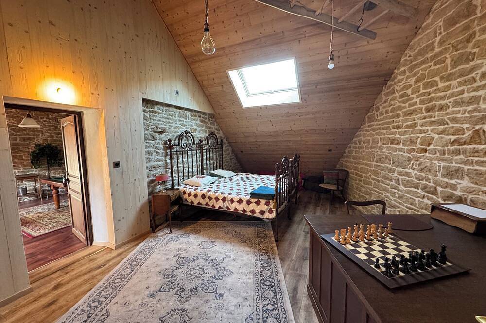 240m2 Family House with Heated Swimming Pool in Winegrower Village in Bréry, Jura