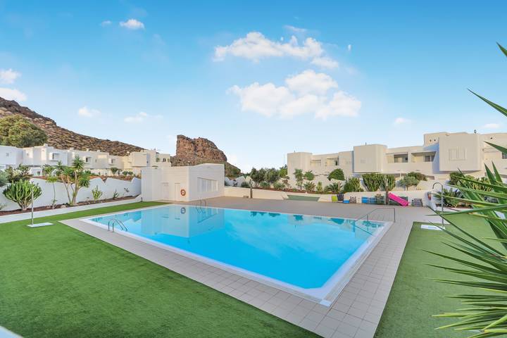 Ferienhaus für 4 Personen, mit Balkon und Pool