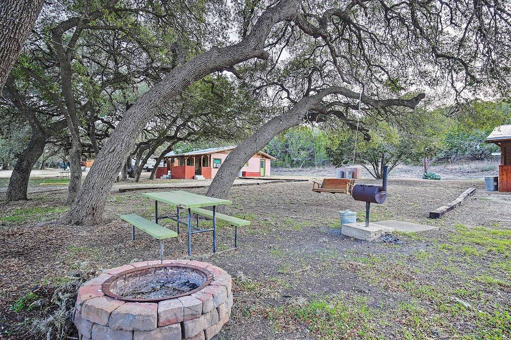 'Cabana Sol' Cabin: 4 Mi to Garner State Park in Uvalde County