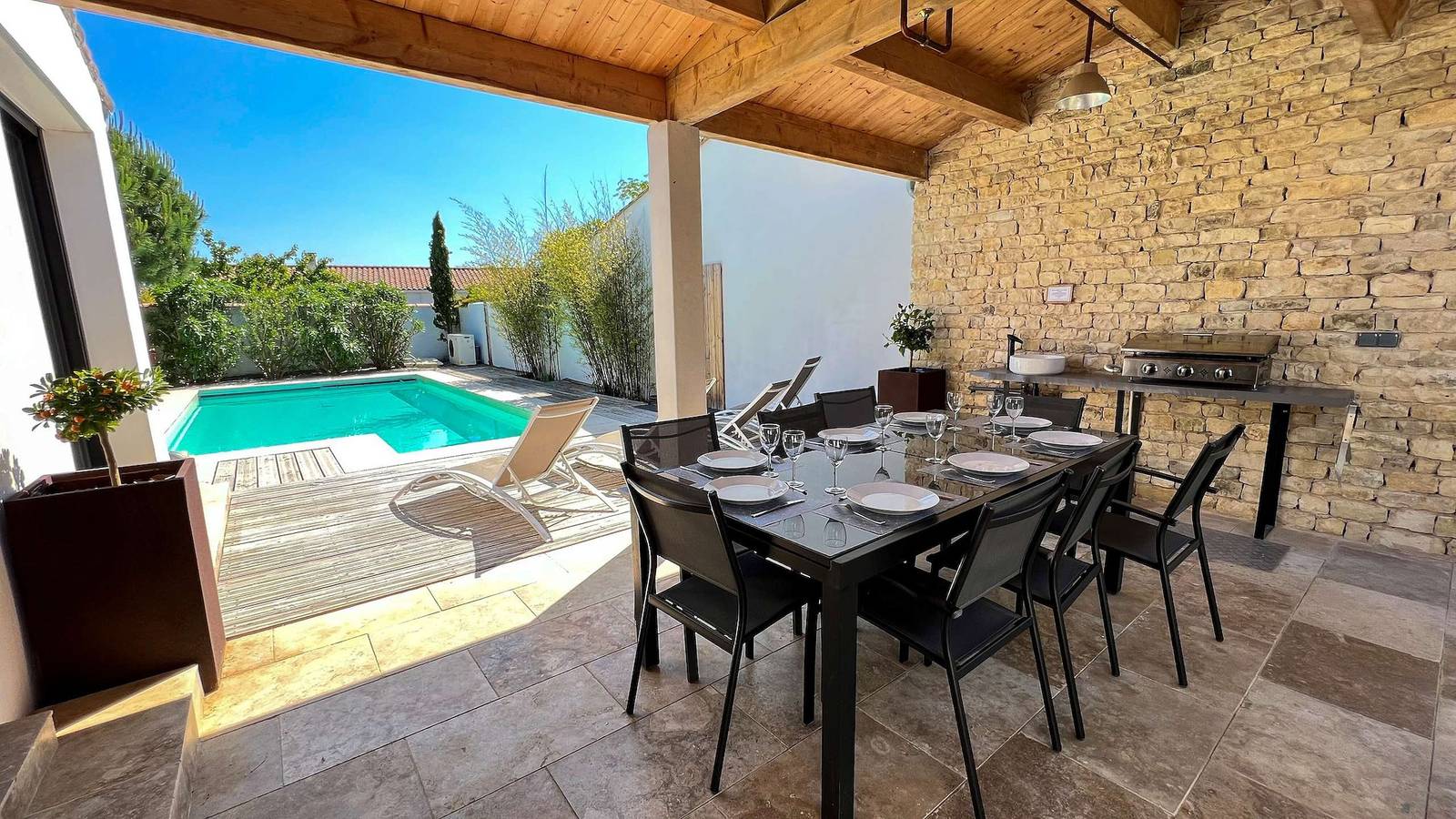 Appartement de vacances entier, Superbe villa avec piscine au cœur du village in La Flotte, Île de Ré