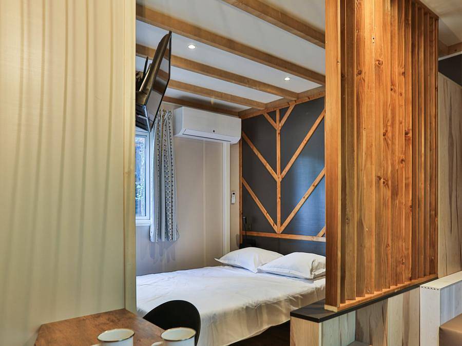 Flower Camping Les Dunes - Chalet 2 personas - Bois Premium 16m² - 1 habitación + terraza cubierta 8m² + Tv + Clim in Longeville-sur-Mer, Vandea