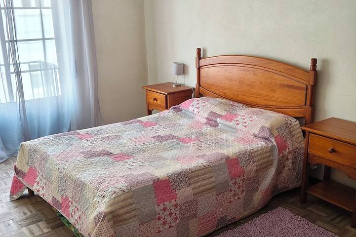 Appartement entier, Appartement 2 pièces 5 minutes de la plage avec vue sur la mer! in Praia da Nazaré, Leiria District
