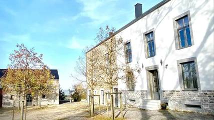 Gîte pour 15 personnes, avec piscine et jardin à Beauraing