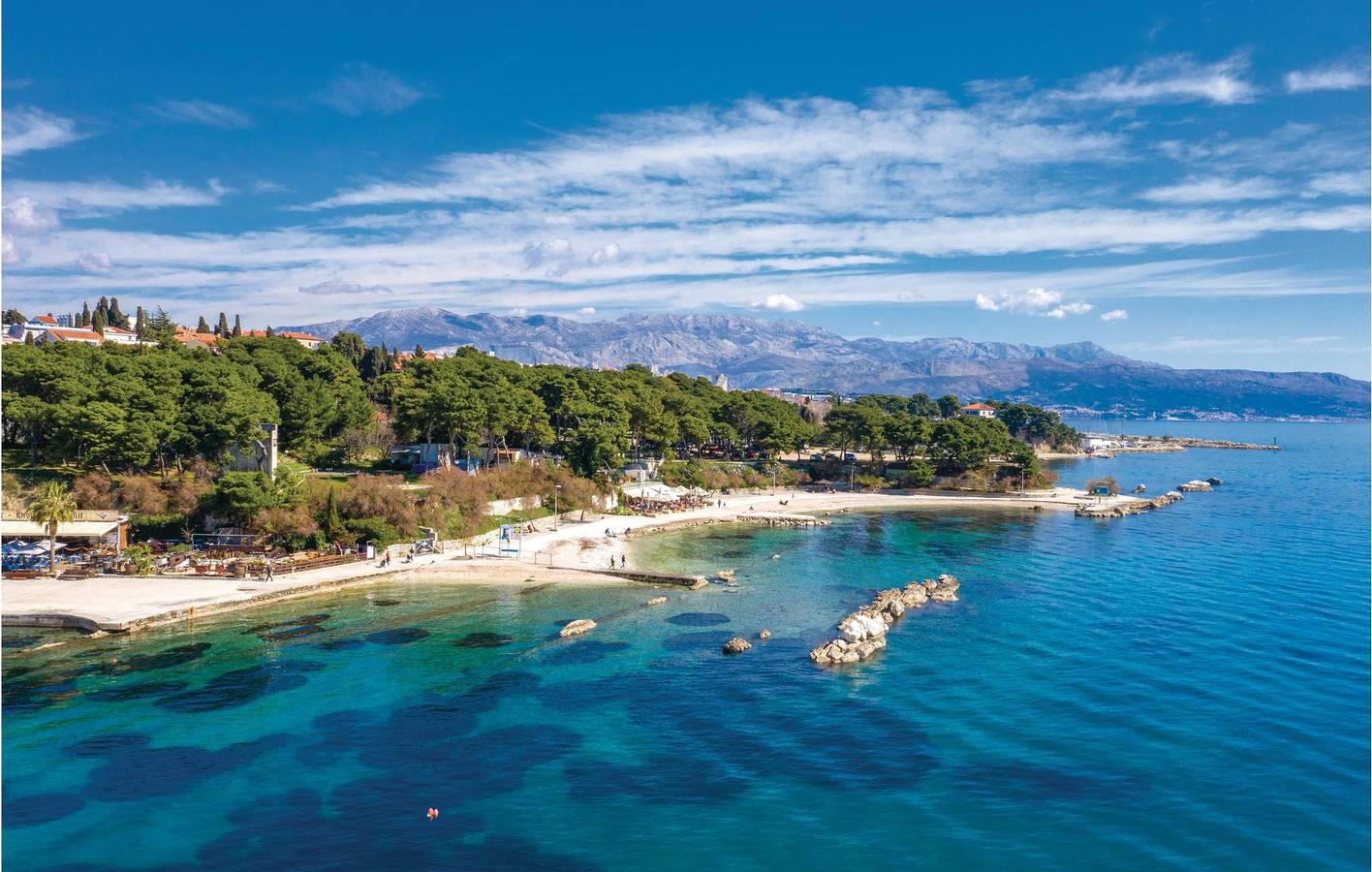 Gemütliches Apartment mit 1 Schlafzimmer, Meerblick, Pool, Küche und Parkplatz in Bačvice, Split