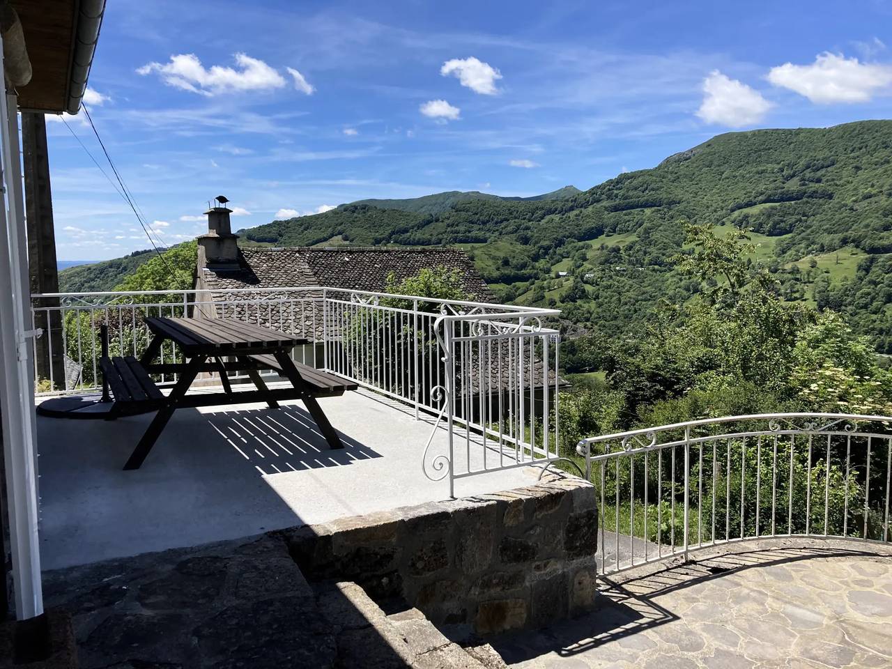 Gîte aux Gardes - al pie de las montañas in Saint-Jacques-des-Blats, Región de Aurillac