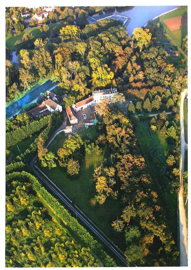 Location de vacances pour 8 personnes, avec sauna et piscine ainsi que vue et jardin à Escolives-Sainte-Camille - 2