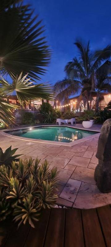 Location de vacances pour 2 personnes, avec vue ainsi que piscine et jardin dans Trois Mares