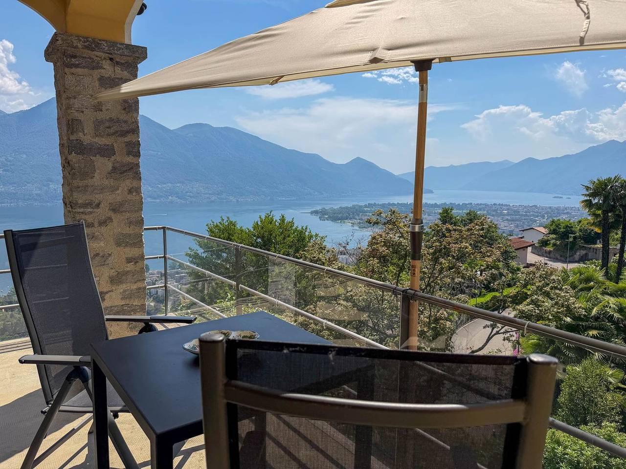 Gepflegtes Tessiner Einfamilienhaus am Sonnenhang über Locarno mit Panoramasicht in Brione sopra Minusio, Tessiner Alpen