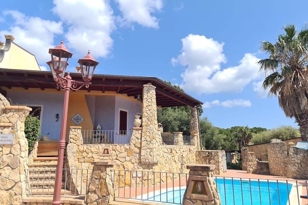 Atemberaubende neue Villa mit privatem Pool und Meerblick in Capitana, Cagliari Provinz