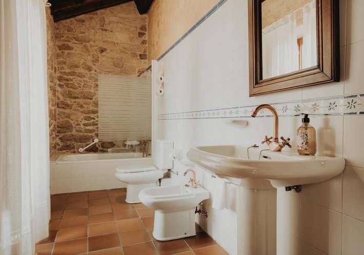 Casa rural para 4 personas, con vistas y jardín además de vistas al lago y piscina, Se admiten mascotas en Galicia - 2