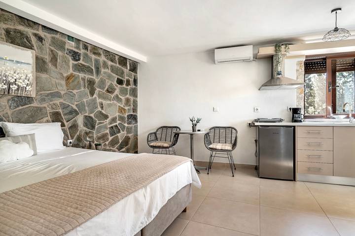Entire apartment, Apartment "Key" with Private Garden, Terrace & Wi-Fi in Greece