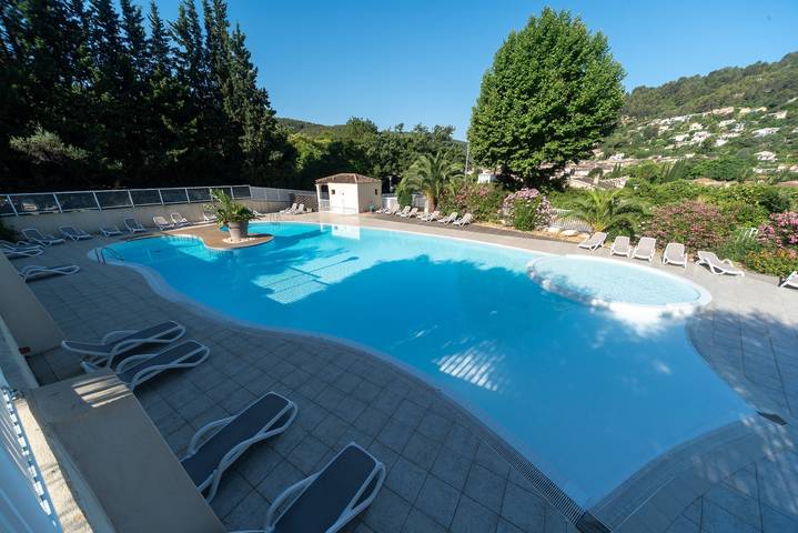 Location de vacances pour 6 personnes, avec piscine et terrasse à Solliès-Toucas - 4