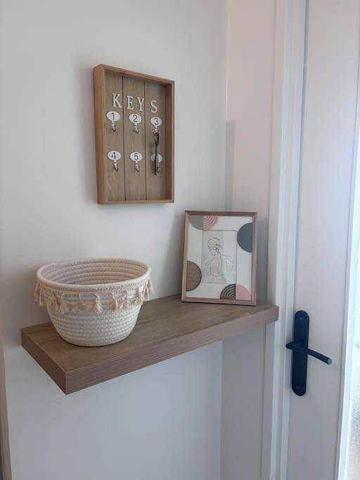 Appartement entier, One-Bedroom Apartment in Maurepas, Yvelines