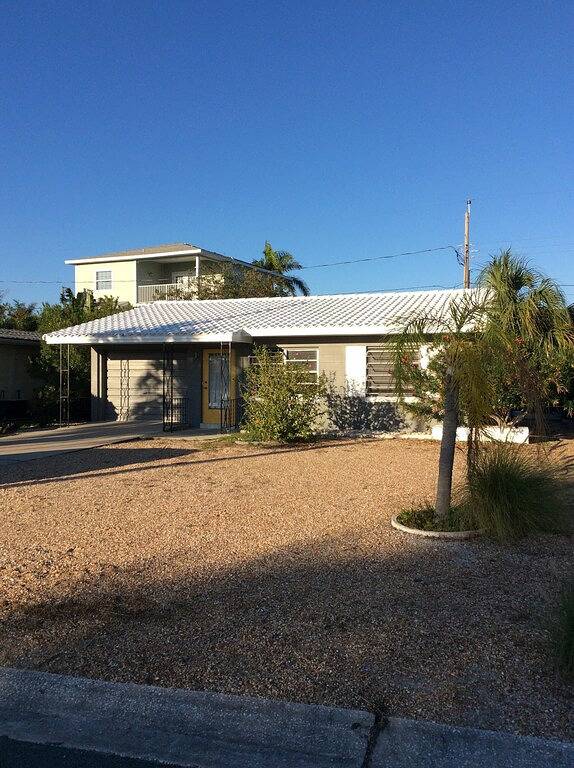 Vacation rental for 4 people, with terrace and yard in Treasure Island