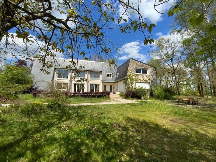 Villa pour 18 personnes, avec piscine et terrasse ainsi que jacuzzi et sauna, animaux acceptés
