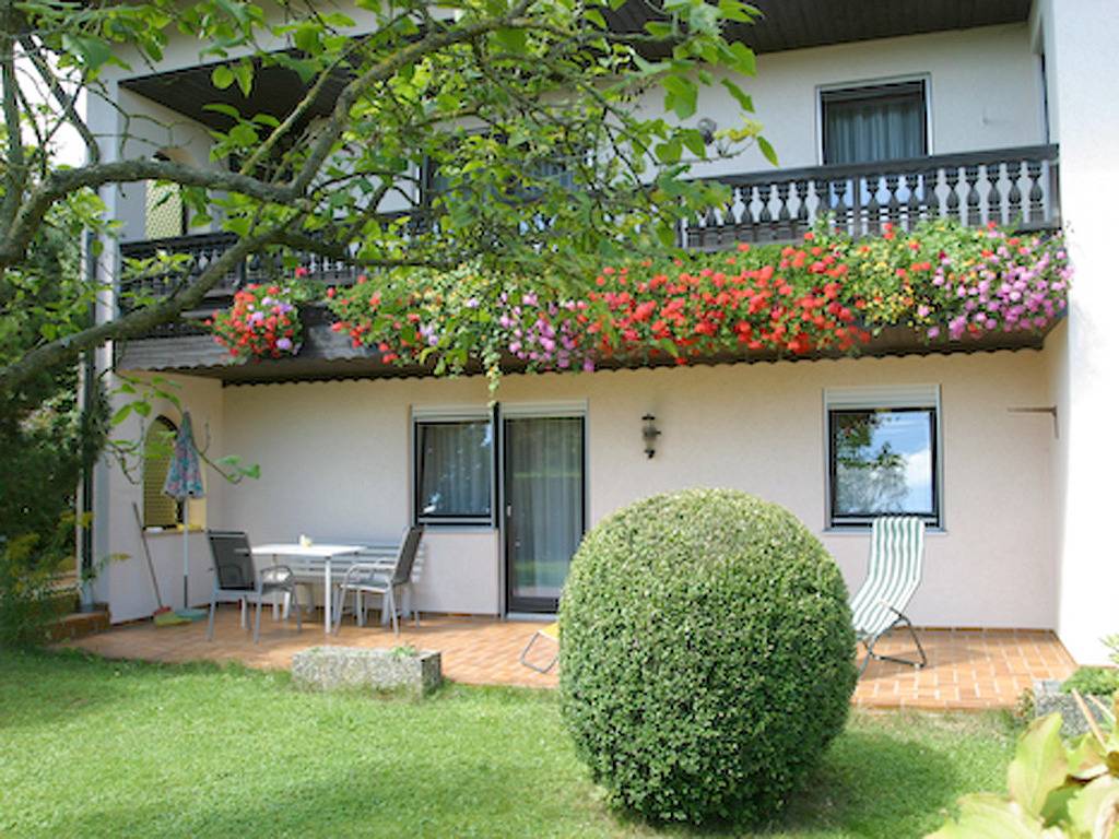 Gästehaus Steiger - Ferienwohnung 60 qm - mit Terrasse in Bad Birnbach, Bayerische Golf und Thermenland