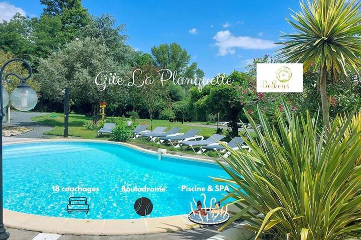Villa pour 16 personnes, avec Jacuzzi et Terrasse ainsi que Jardin et Piscine