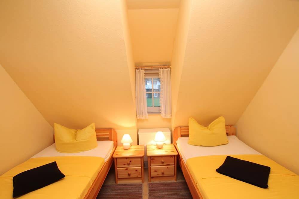 Ganze Wohnung, Reethaus Seeschlößchen, Fewo Silbermöwe, nur 200m bis zum Strand in Büsumer Deichhausen, Dithmarschen