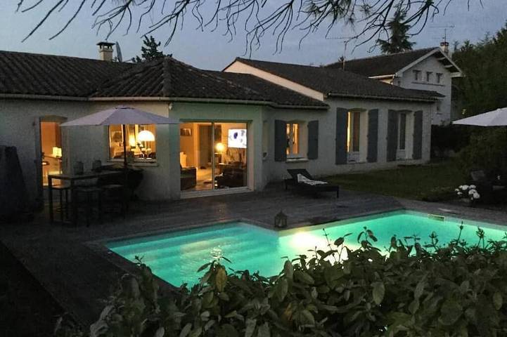 Location de vacances pour 6 personnes, avec jardin et terrasse à Puymoyen