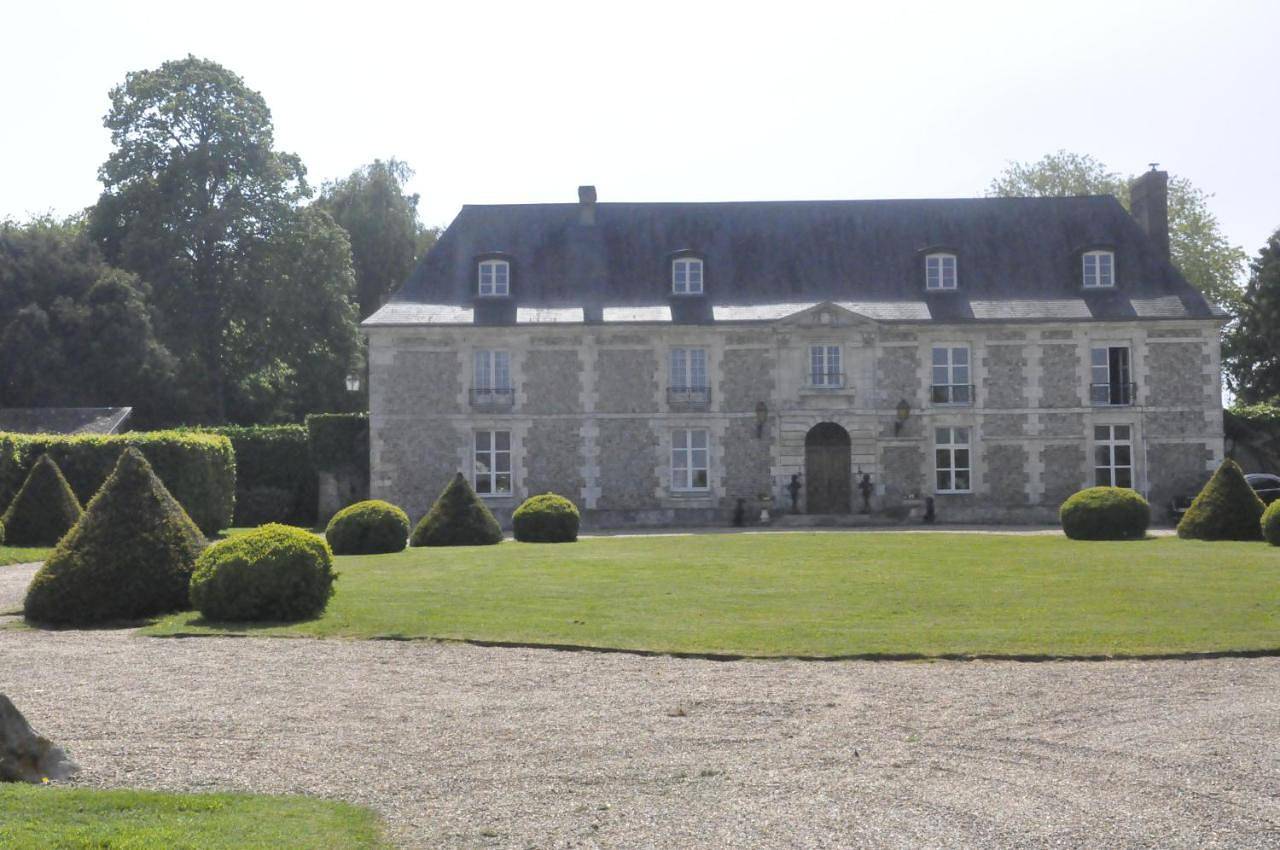 Large Double Room in Saint-Sauveur-d'Émalleville, Région du Havre
