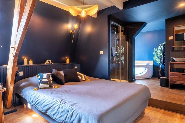 Chambre d’hôte pour 3 personnes, avec jardin ainsi que jacuzzi et terrasse