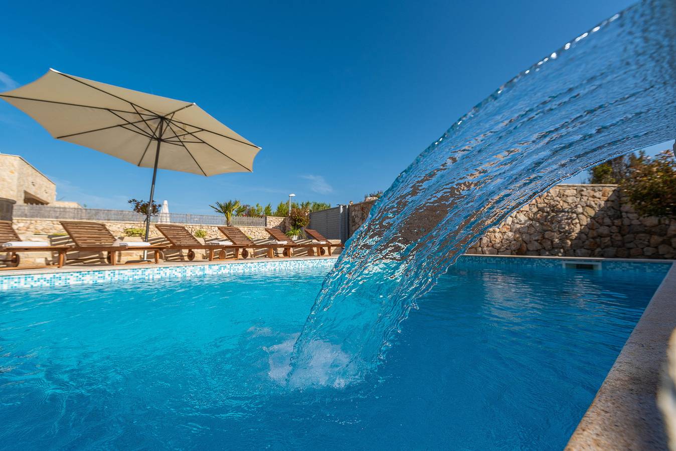 Villa Edena mit beheiztem Pool in Privlaka, Zadar