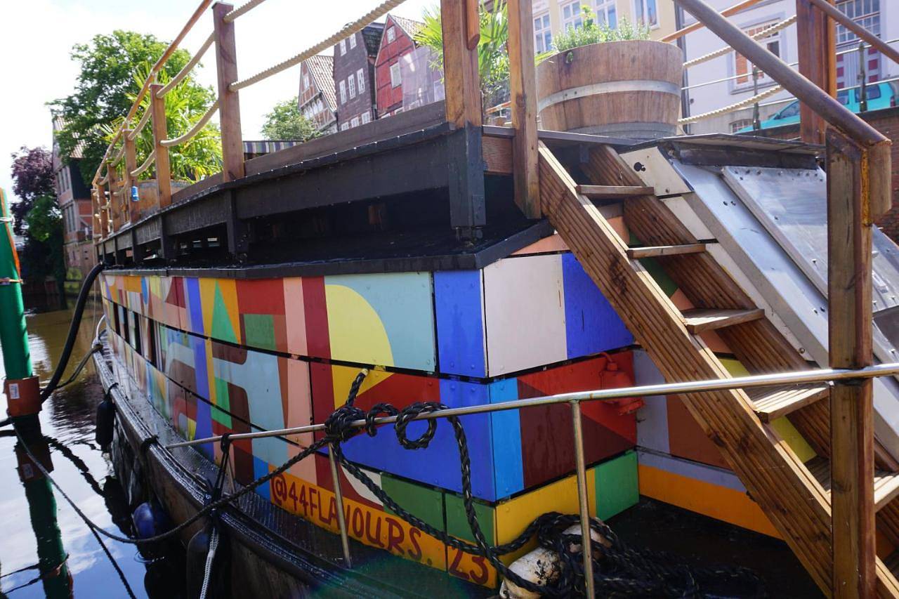Schute "Kunstkudder" im Hansehafen in Stade, Cuxland