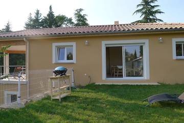 Cottage pour 8 personnes, avec terrasse et jardin à Saint-Étienne-de-Fontbellon