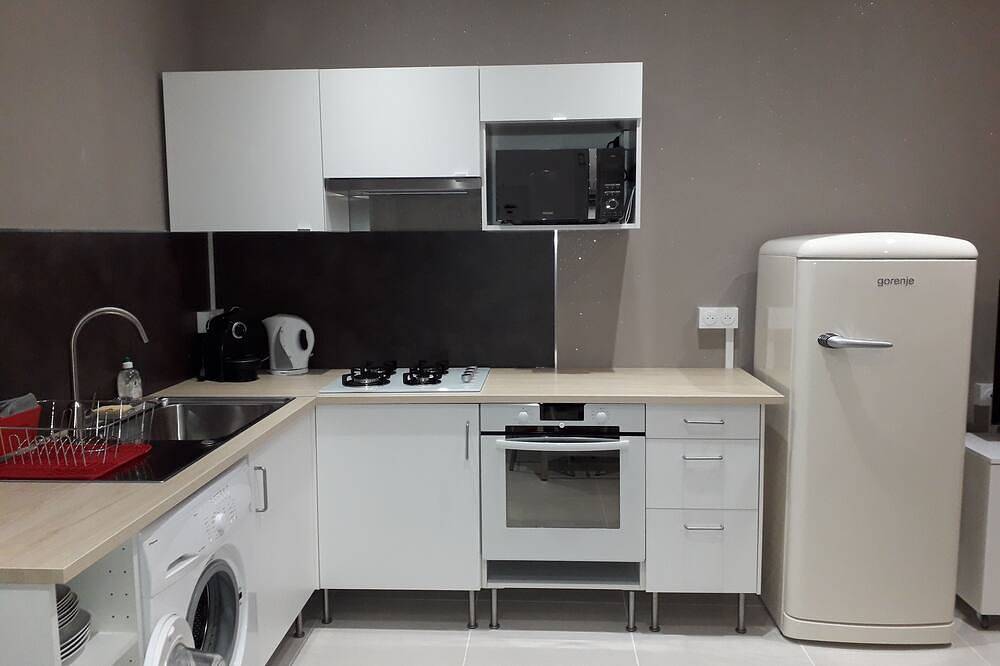 Ganze Wohnung, A charming 32 m² studio apartment with an adjoining terrace. in Les Pennes-Mirabeau, Mittelmeerküste (Frankreich)