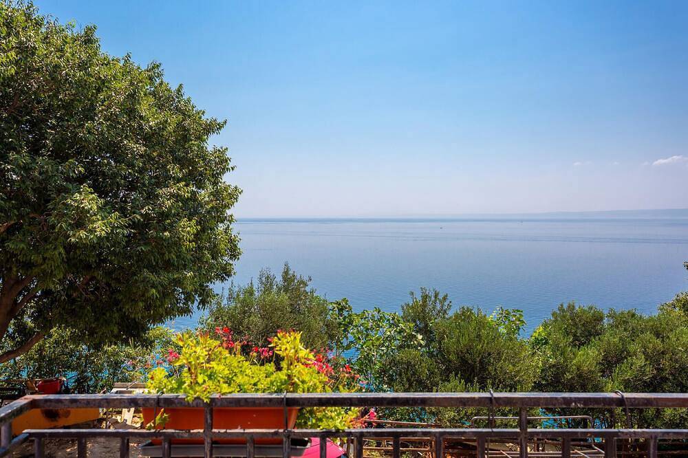 Ganze Wohnung, Nice apartment in Stara Baska with house sea view in Punat, Krk