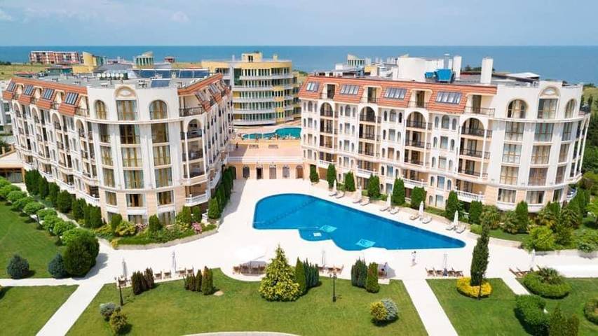 Apartahotel para 6 personas, con vistas además de jardín y piscina en Bulgaria