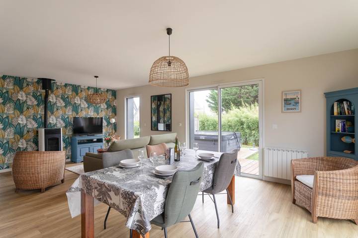 Vakantiehuis voor 4 personen, with terras and tuin as well as whirlpool in Erquy