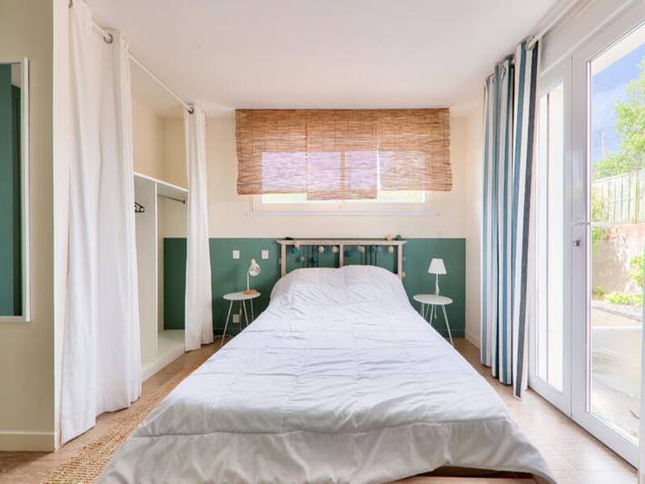 Gîte pour 6 personnes, avec piscine ainsi que balcon et jardin à Le Tour-du-Parc - 4