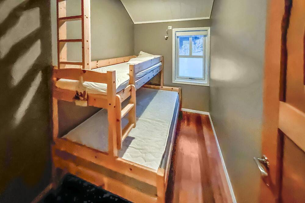 Schönes Haus in Stamsund mit Meerblick in Vestvågøy