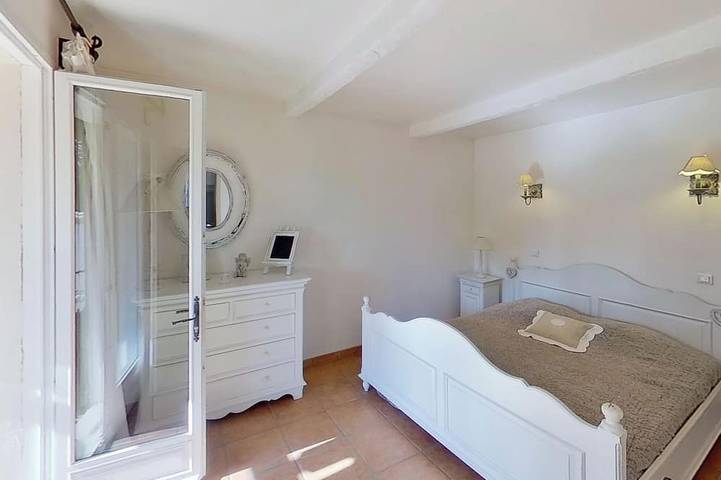 Location de vacances pour 6 personnes, avec piscine et jardin à Buisson - 2