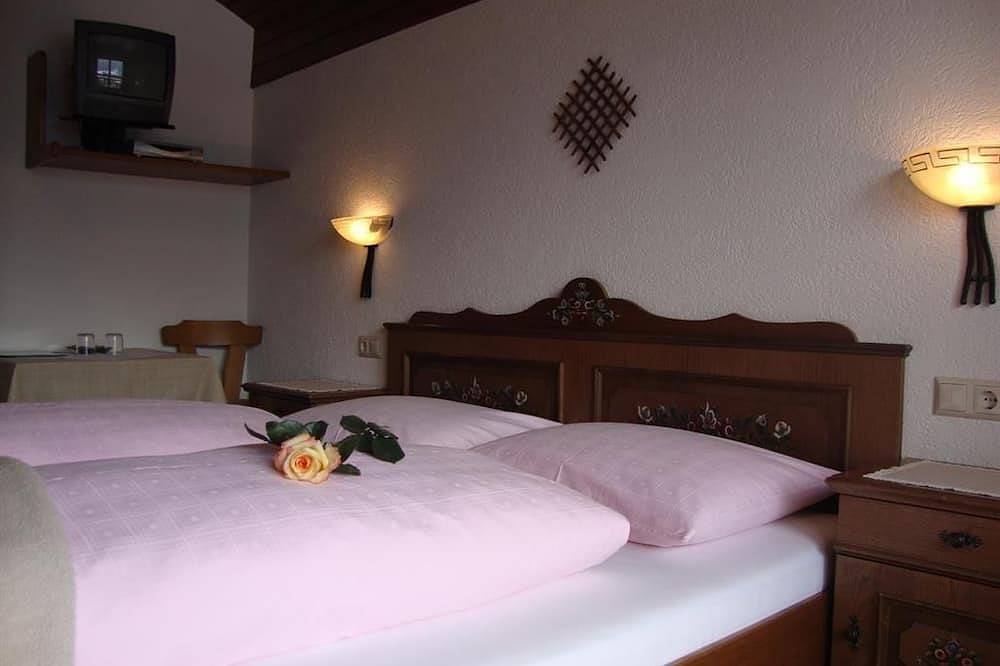 Doppelzimmer - Appartement & Pension Krönhof in Bad Kleinkirchheim, Nockberge