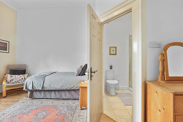 Beautiful house with spectacular views of the Pier, Lighthouse,beach and sea. in Roker, Sunderland