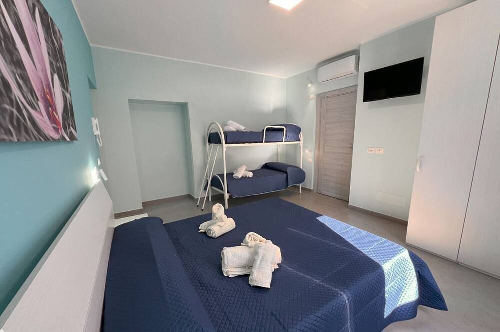 Entire apartment, Cozy and modern apartment a stone's throw from the sea in Paola, Tyrrhenian Coast Kalabria