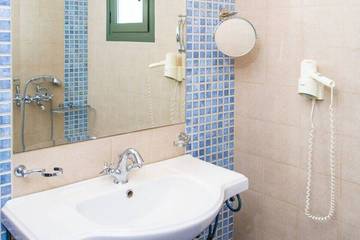 Villa for 4 People in Planos, Zakynthos, Photo 3