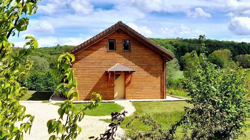 Chalet pour 5 personnes, avec jardin ainsi que sauna et terrasse, animaux acceptés dans le Jura - 2
