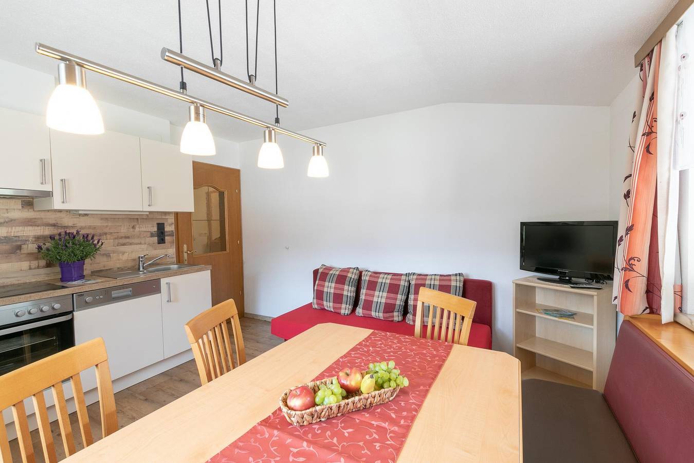 Ganze Ferienwohnung, Apartment/3 Schlafräume/Dusche, Bad, Wc 2-7 in Zell am Ziller, Bezirk Schwaz