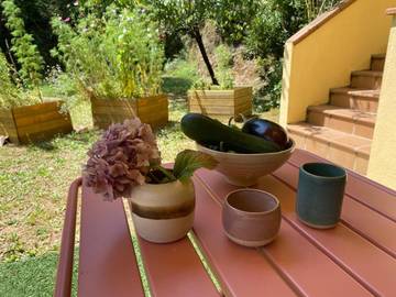 Gîte pour 3 personnes, avec vue ainsi que terrasse et jardin, animaux acceptés à Montseny