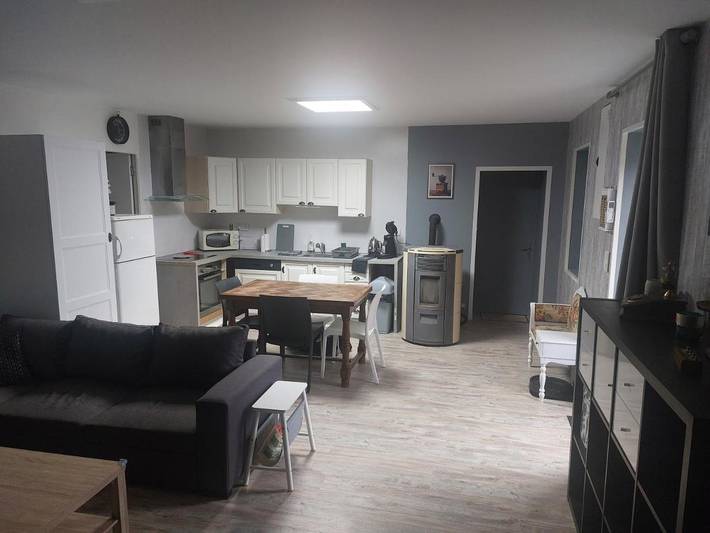 Gîte pour 6 personnes, avec jardin et terrasse dans Liernolles