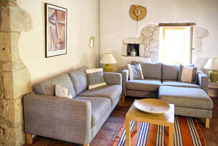 Casa de piedra acogedora y tranquila con piscina y jardín privado in Bourg-de-Visa, Quercy